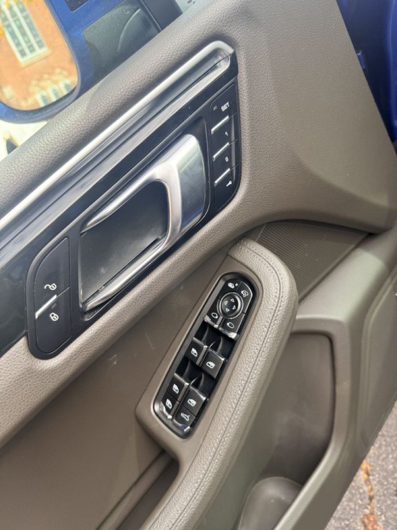 2018 Porsche Macan Image 7