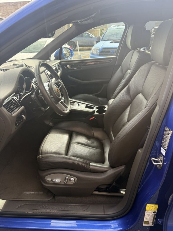 2018 Porsche Macan Image 8