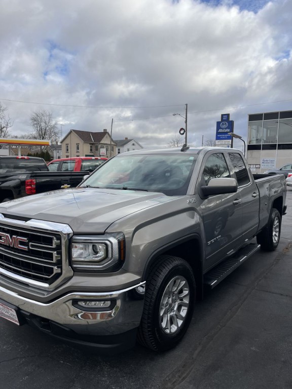 2017 GMC Sierra Image 2