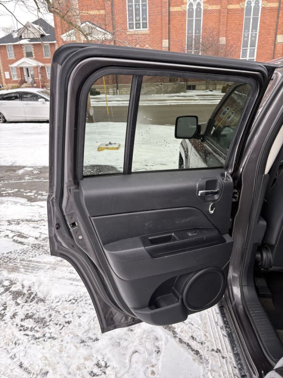 2016 Jeep Patriot Image 10