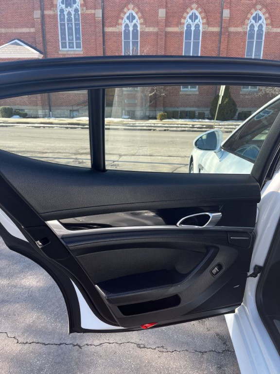 2013 Porsche Panamera Image 10