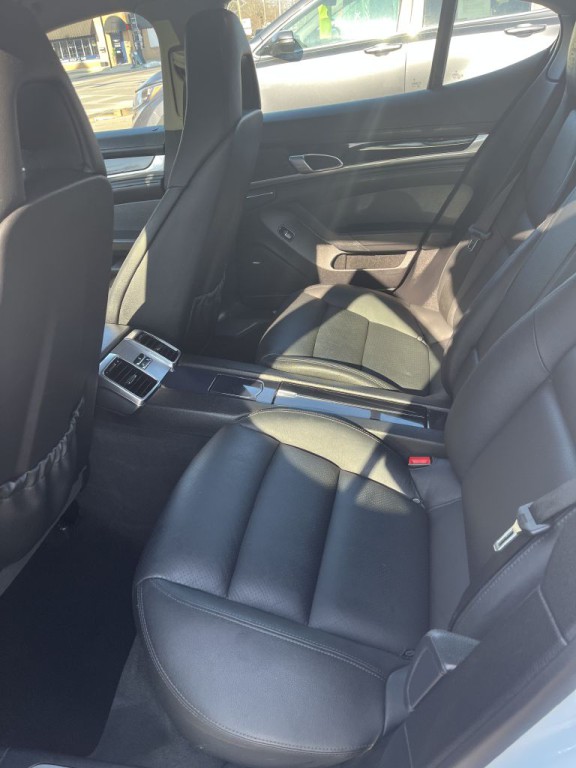 2013 Porsche Panamera Image 11