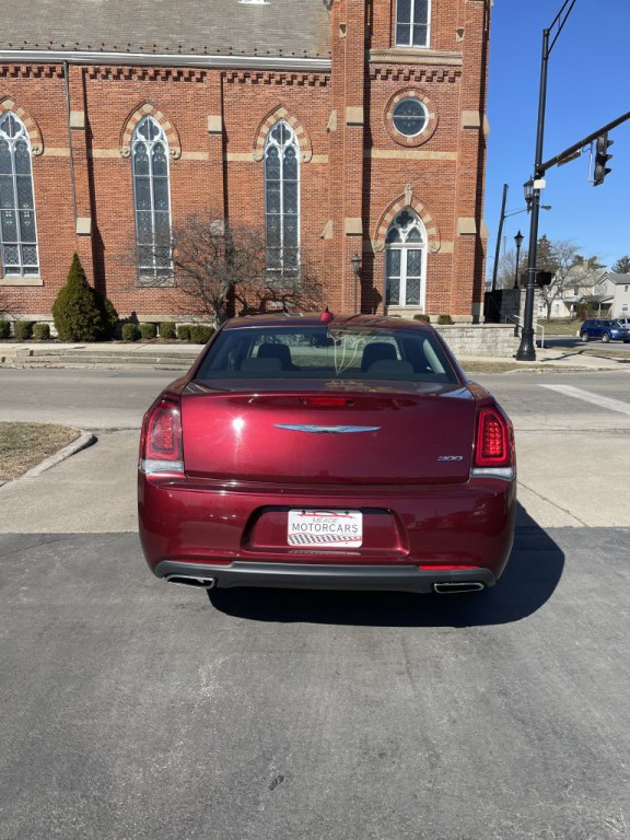 2019 Chrysler 300 Image 4