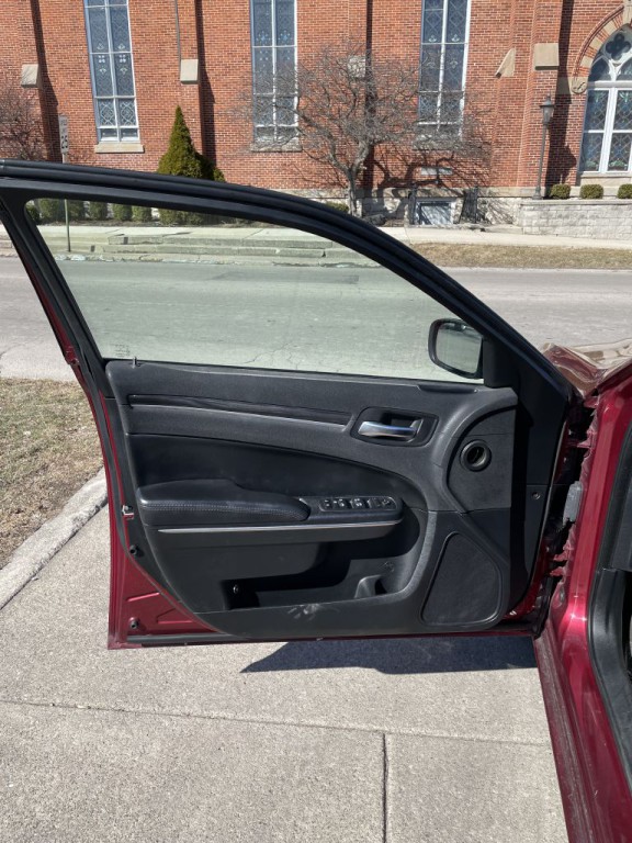 2019 Chrysler 300 Image 5