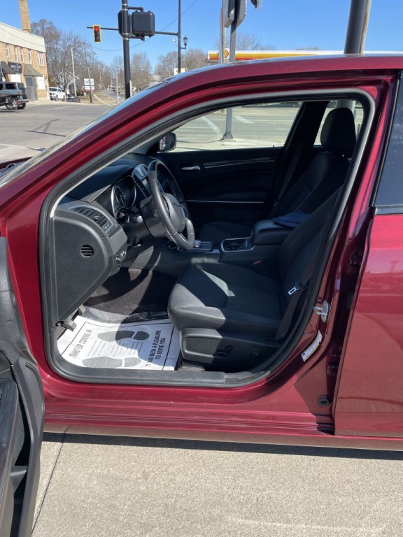 2019 Chrysler 300 Image 6