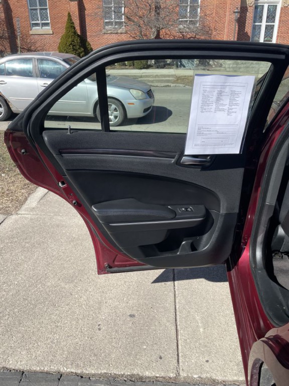 2019 Chrysler 300 Image 8