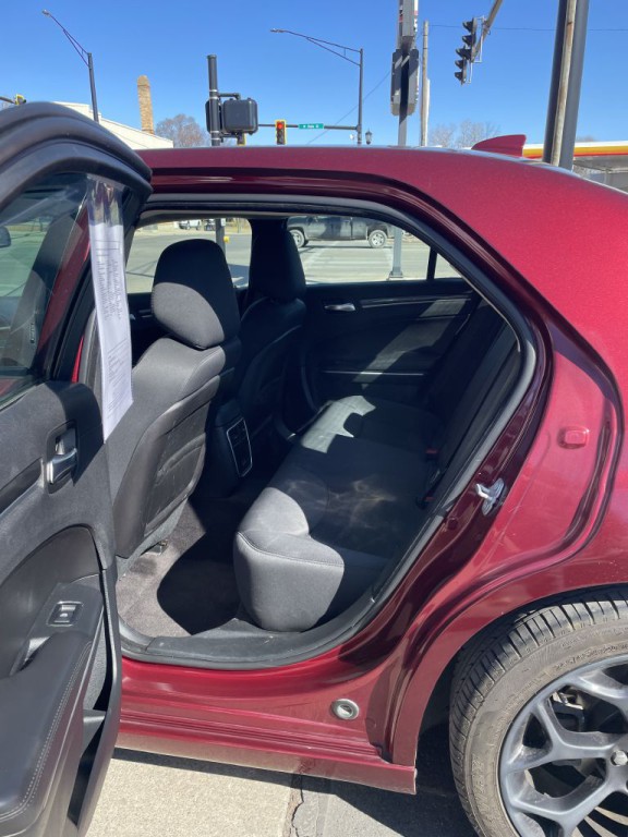 2019 Chrysler 300 Image 9