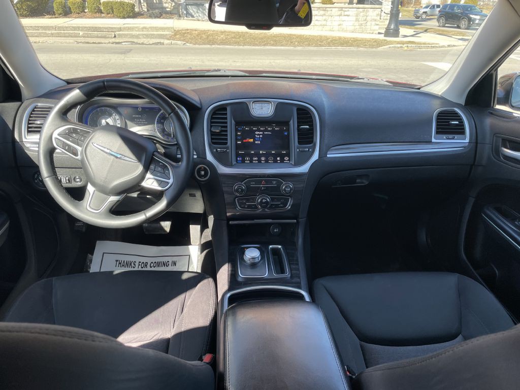 2019 Chrysler 300 Image 10