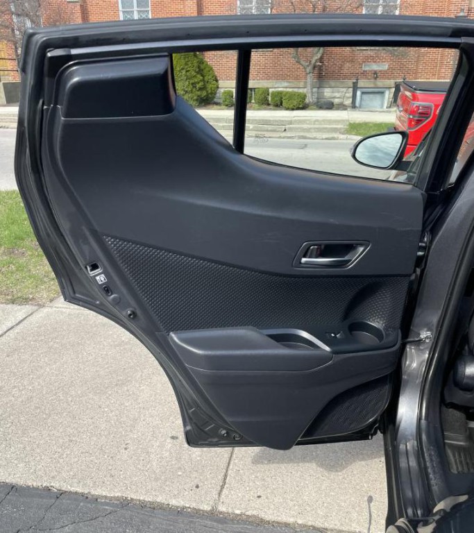 2019 Toyota C-HR Image 9