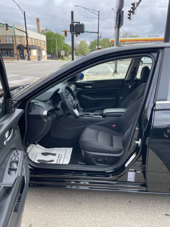 2024 Nissan Altima Image 7