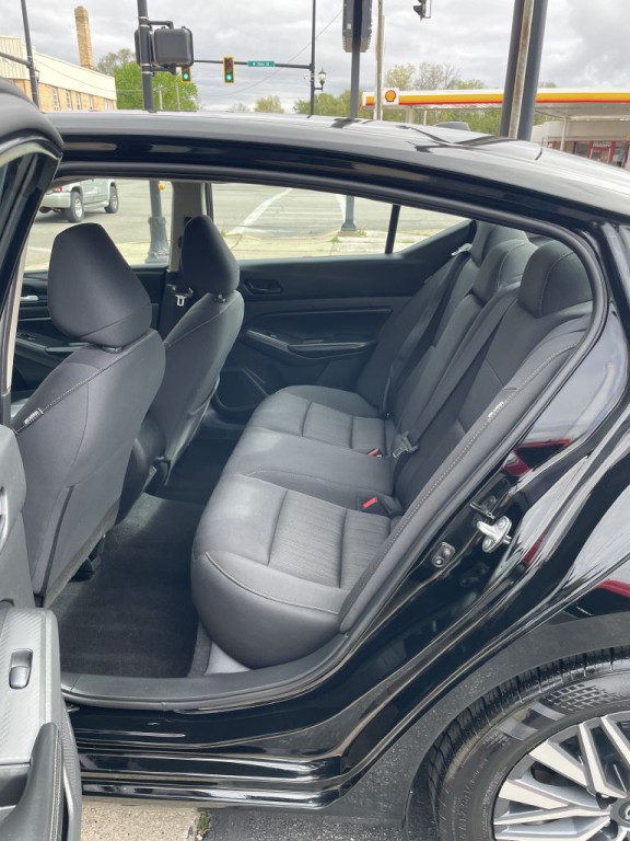 2024 Nissan Altima Image 10