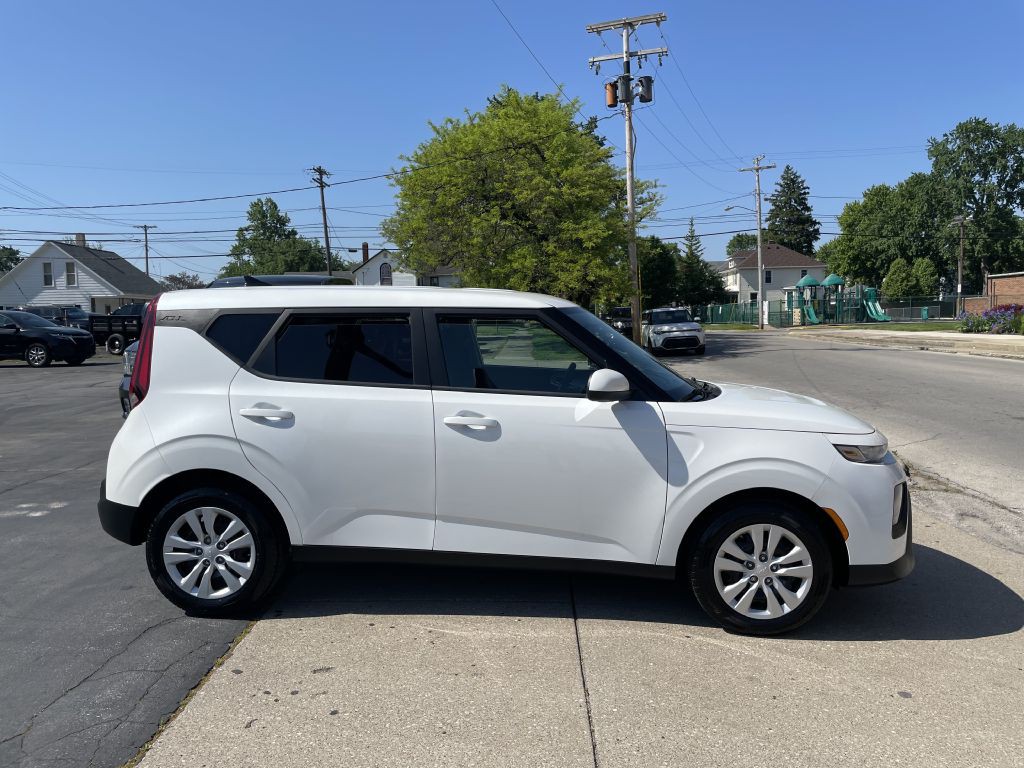 2022 Kia Soul Image 3