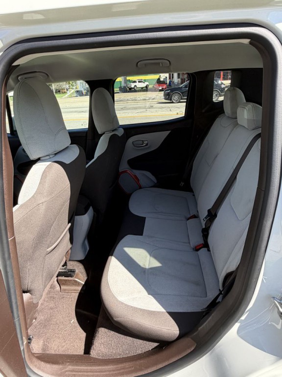 2015 Jeep Renegade Image 9