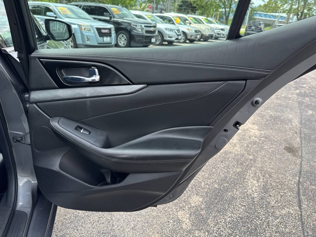 2017 Nissan Maxima Image 13