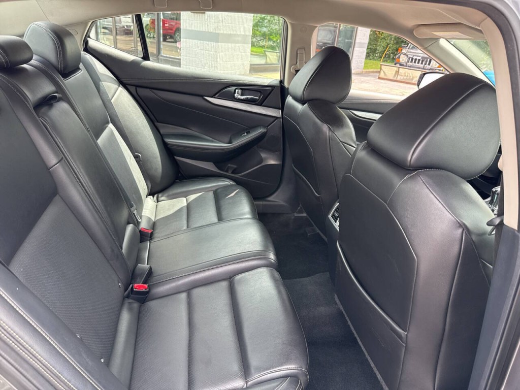 2017 Nissan Maxima Image 40