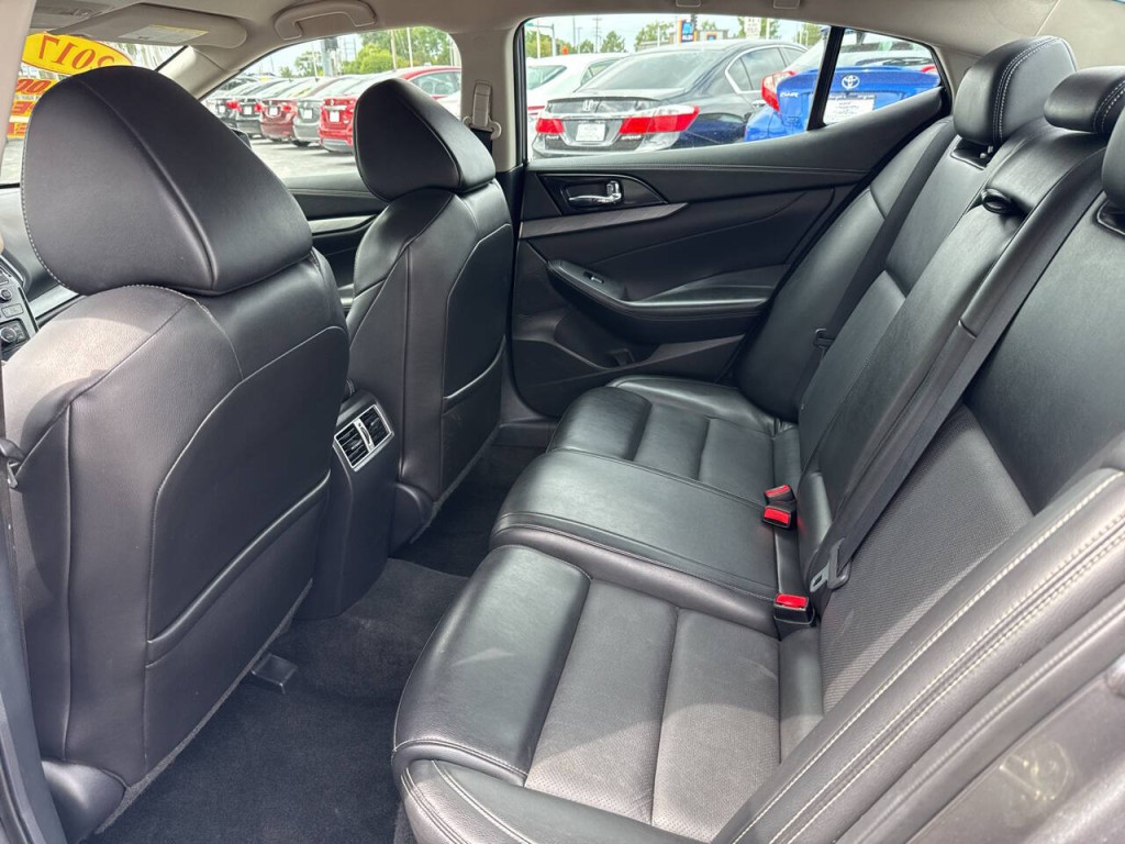 2017 Nissan Maxima Image 41