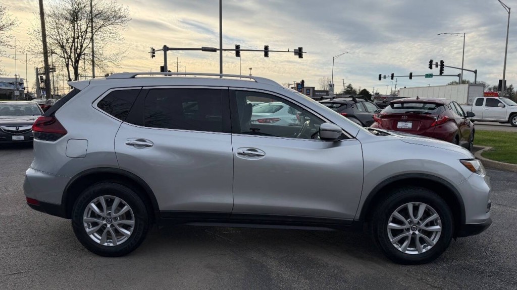 2018 Nissan Rogue Image 2