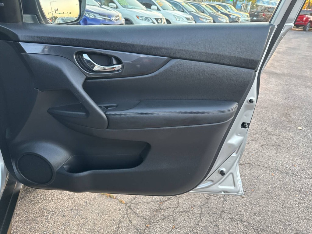 2018 Nissan Rogue Image 10