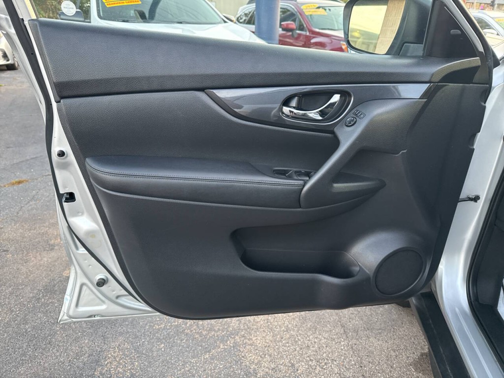 2018 Nissan Rogue Image 12