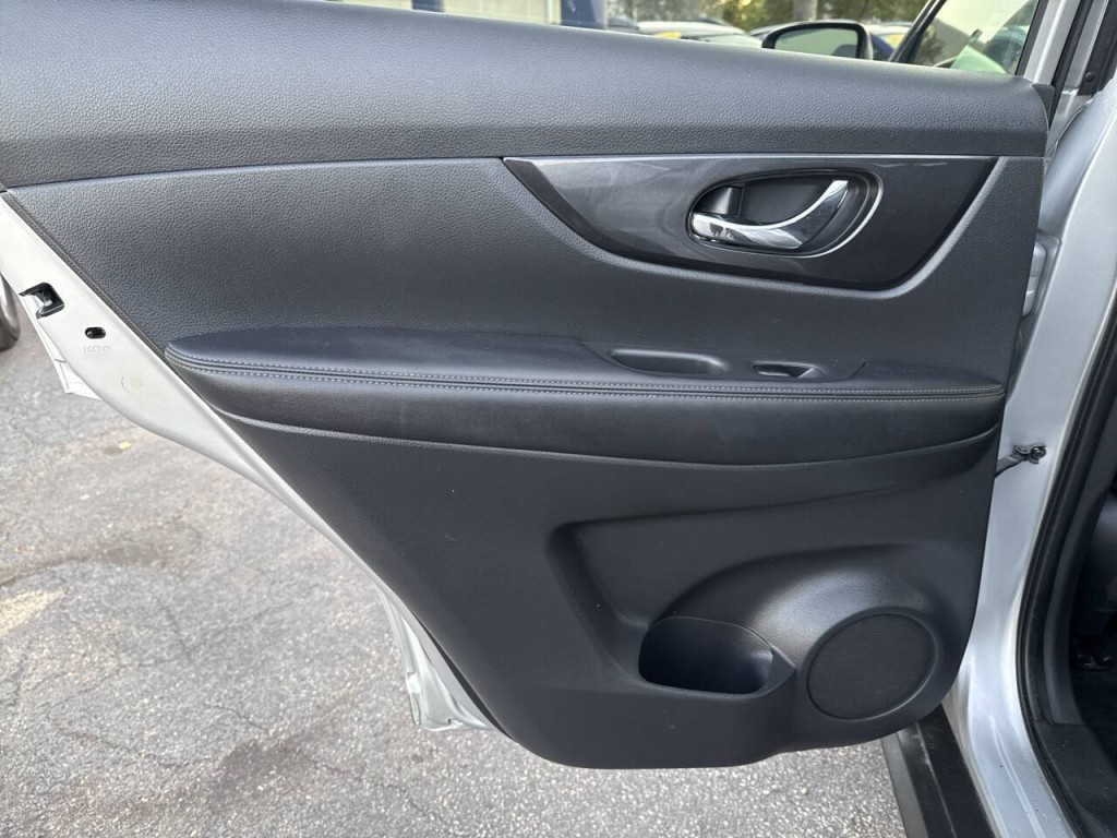 2018 Nissan Rogue Image 13