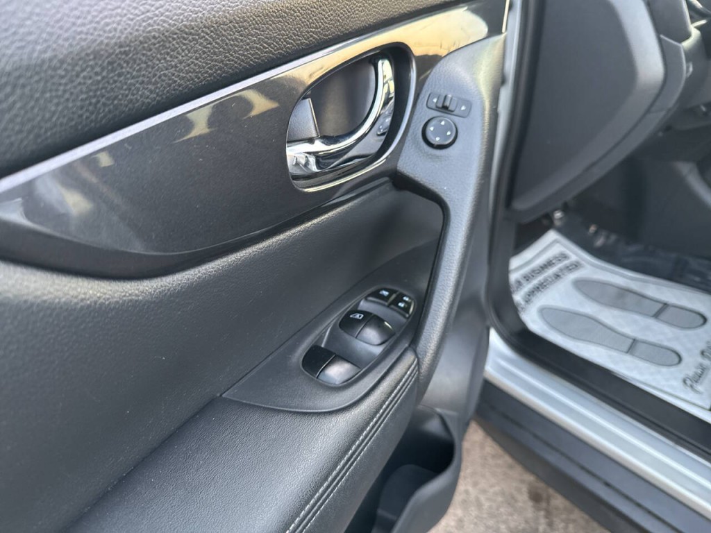 2018 Nissan Rogue Image 14