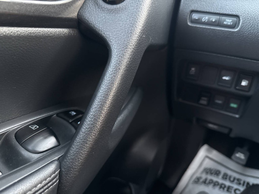 2018 Nissan Rogue Image 15