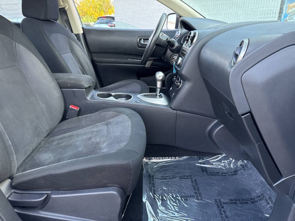 2013 Nissan Rogue Image 32