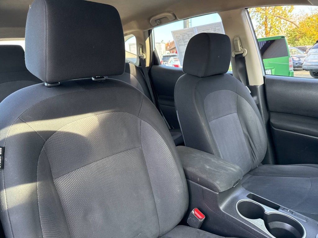 2013 Nissan Rogue Image 38
