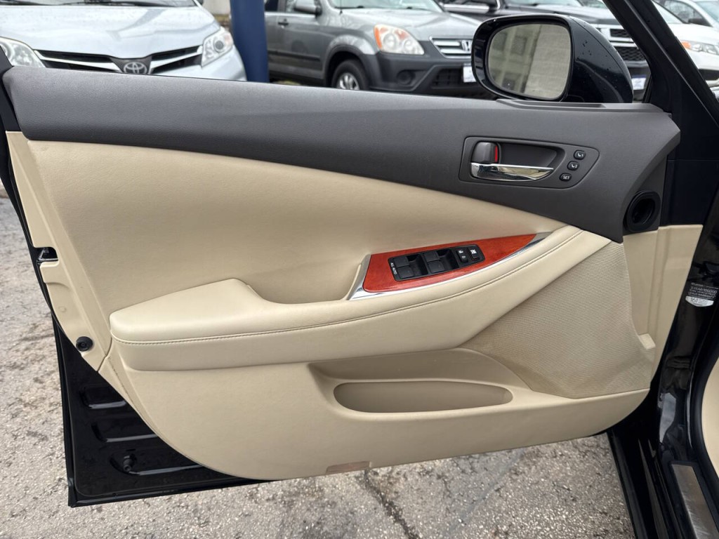 2011 Lexus ES 350 Image 12
