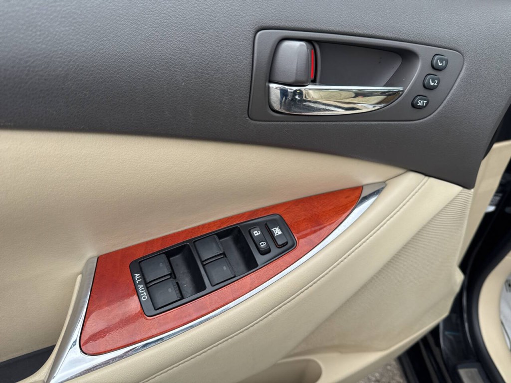 2011 Lexus ES 350 Image 16