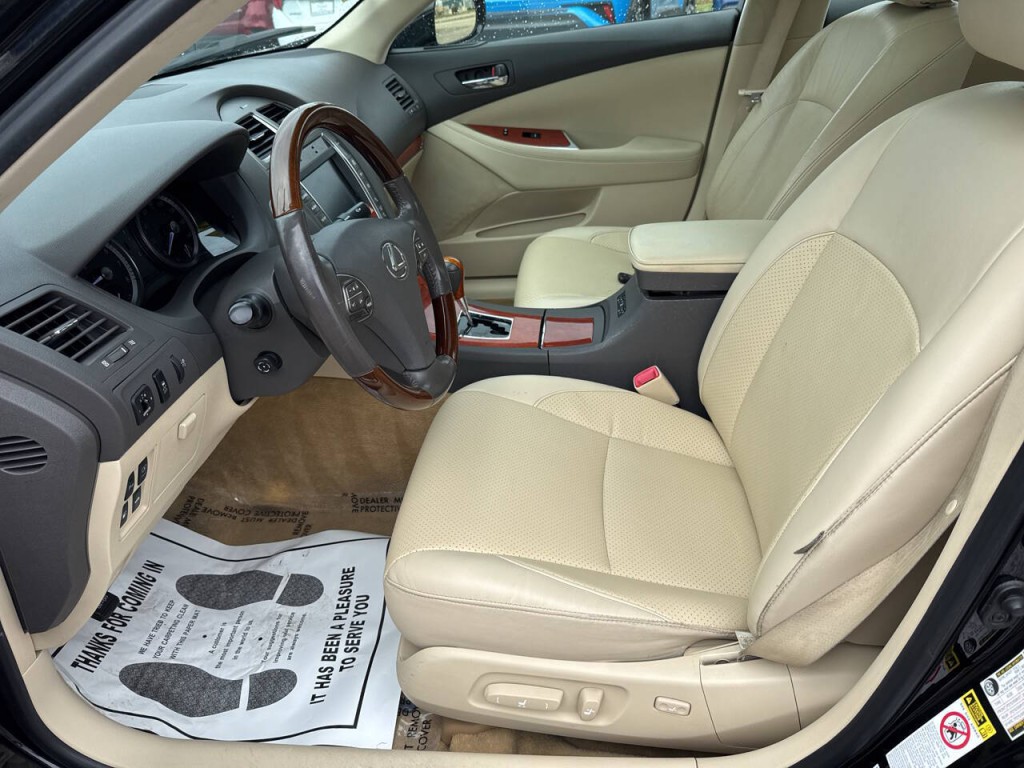 2011 Lexus ES 350 Image 28