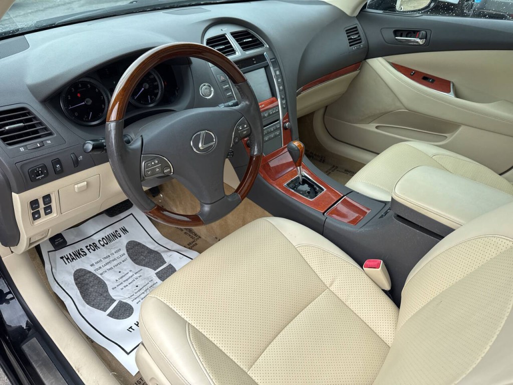 2011 Lexus ES 350 Image 30