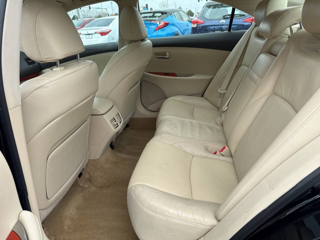2011 Lexus ES 350 Image 36