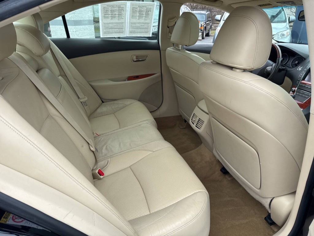 2011 Lexus ES 350 Image 38