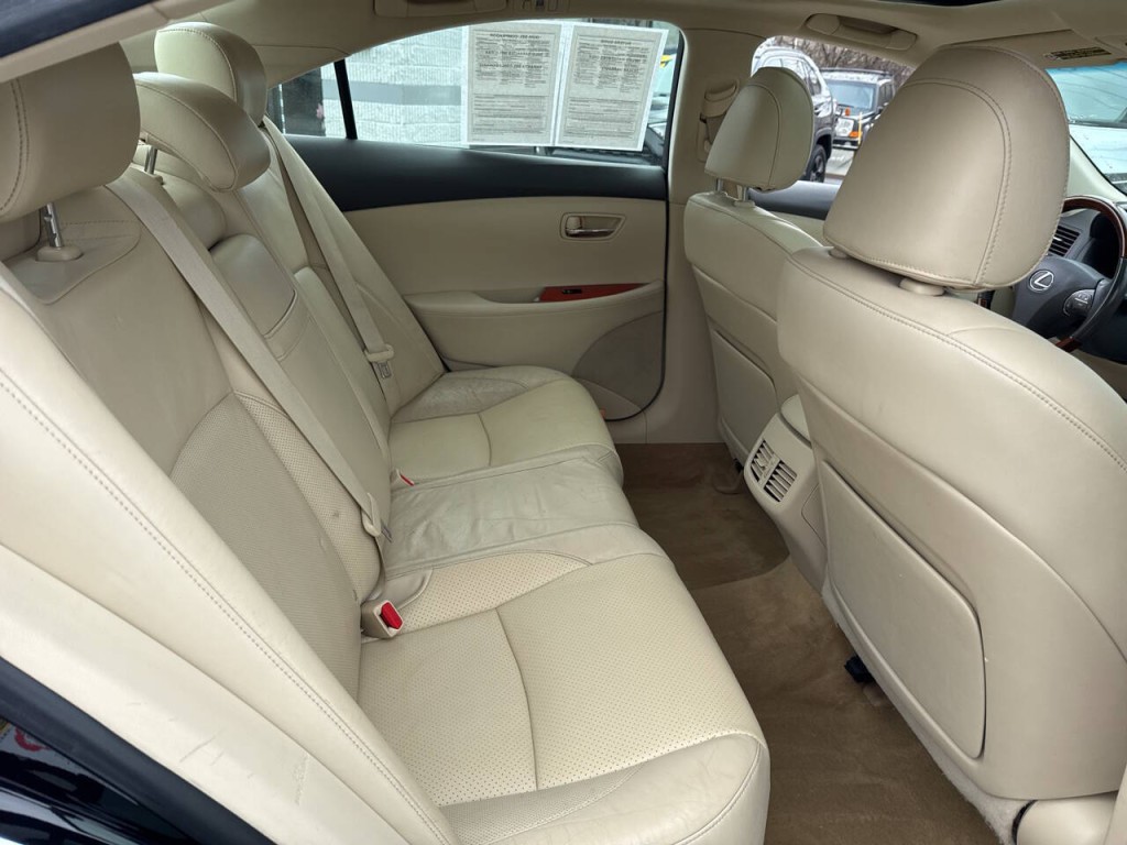 2011 Lexus ES 350 Image 39