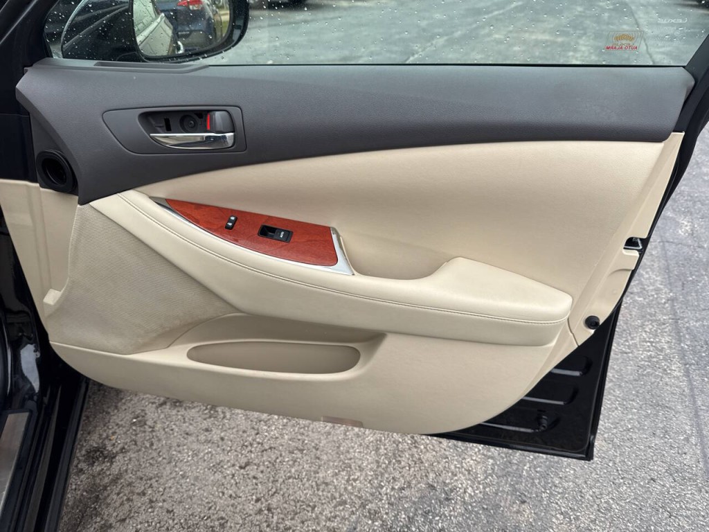 2011 Lexus ES 350 Image 16