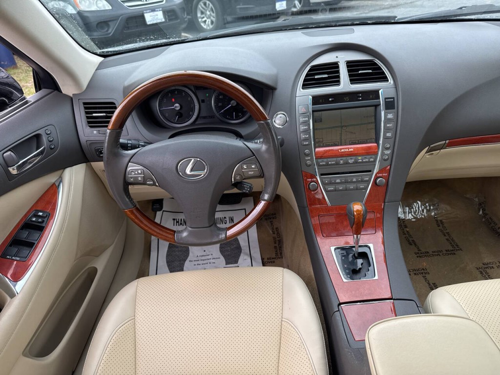 2011 Lexus ES 350 Image 31