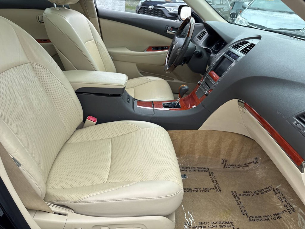 2011 Lexus ES 350 Image 34