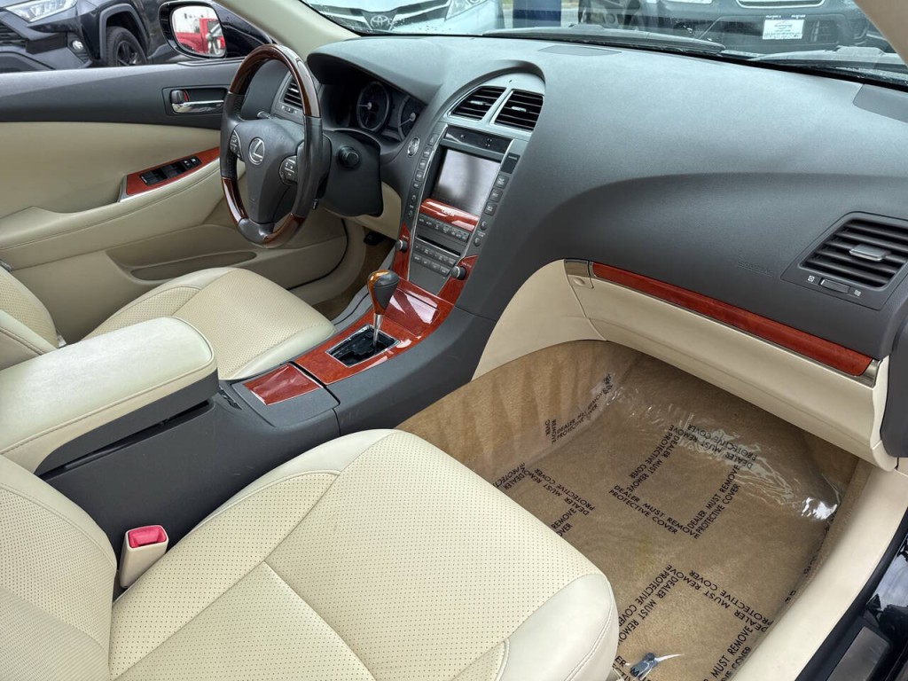 2011 Lexus ES 350 Image 36