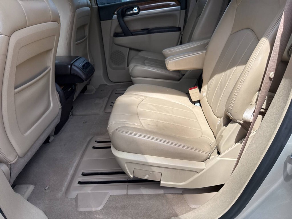 2010 Buick Enclave Image 27