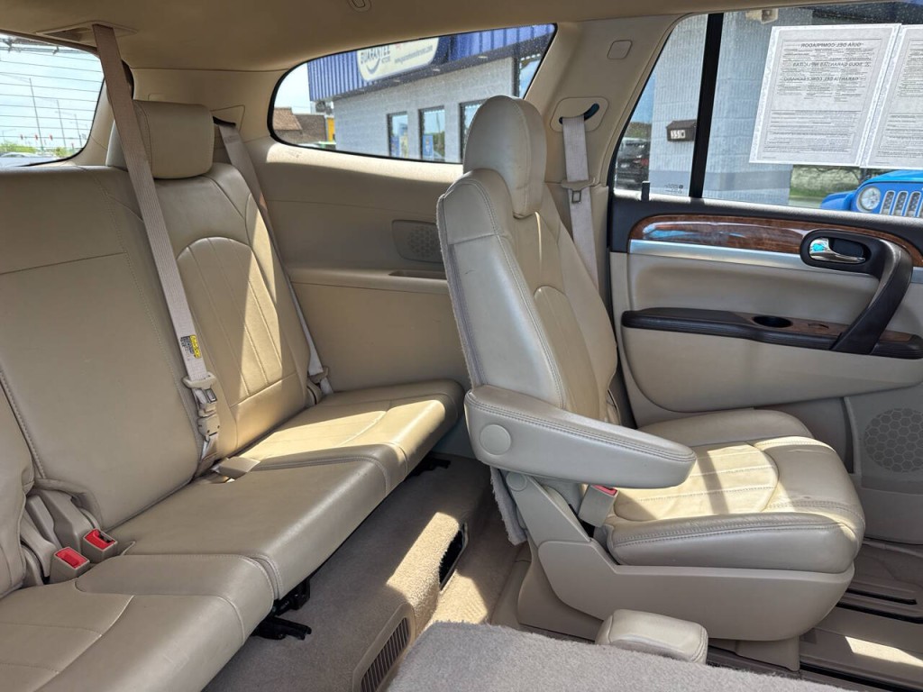 2010 Buick Enclave Image 32