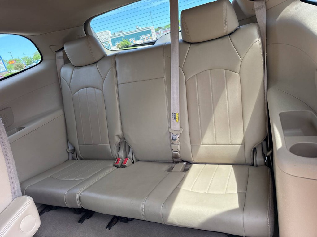 2010 Buick Enclave Image 36