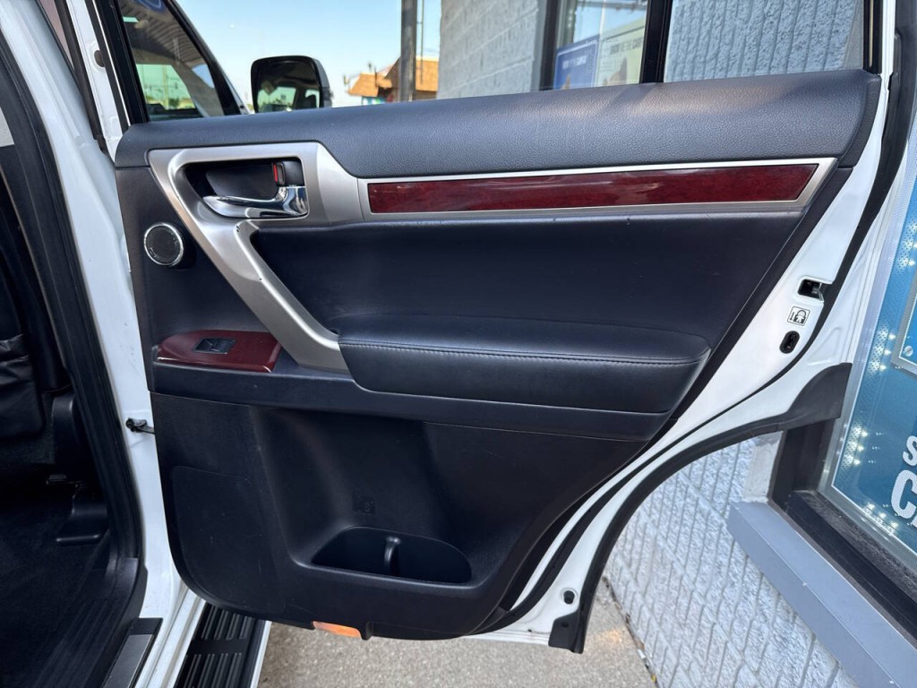 2016 Lexus GX 460 Image 16