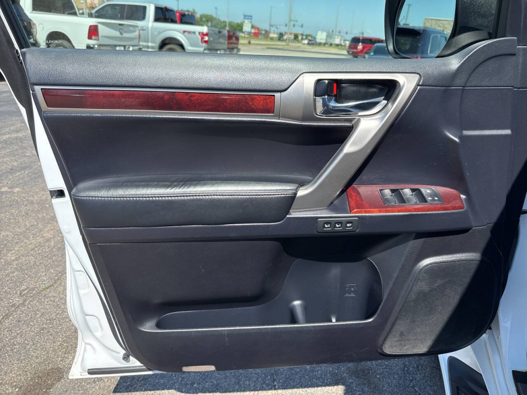 2016 Lexus GX 460 Image 17