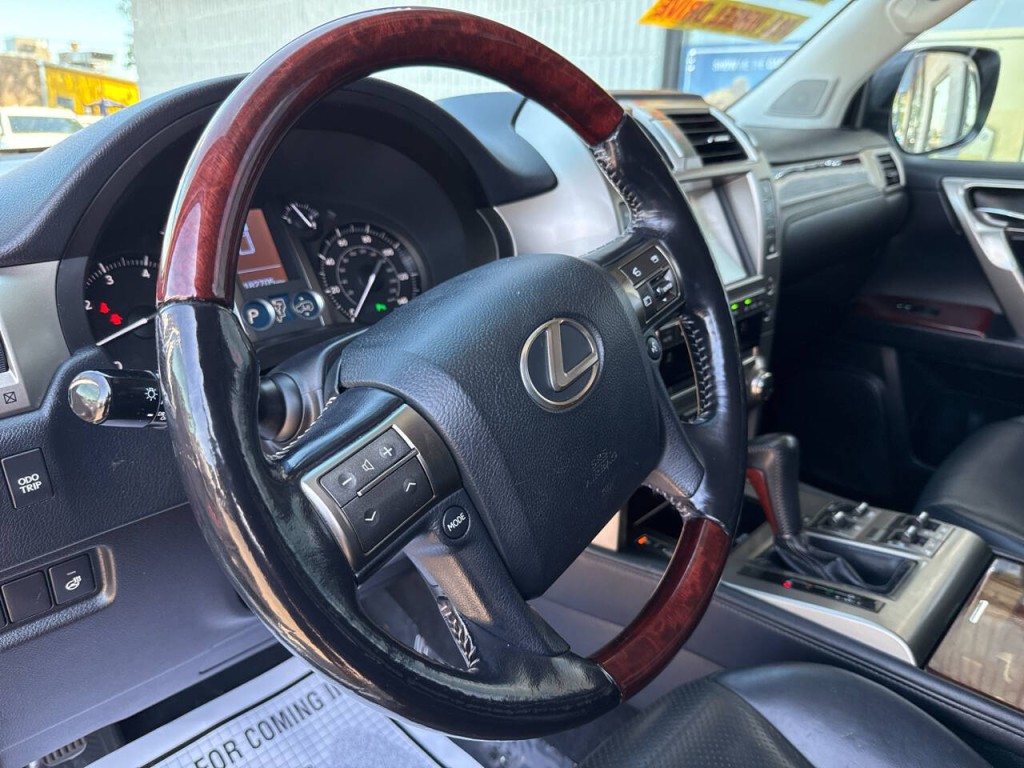 2016 Lexus GX 460 Image 25