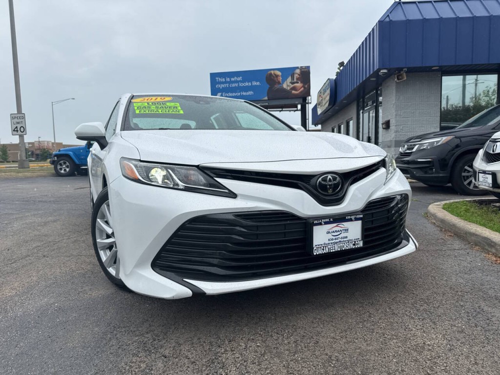 2019 Toyota Camry Image 1