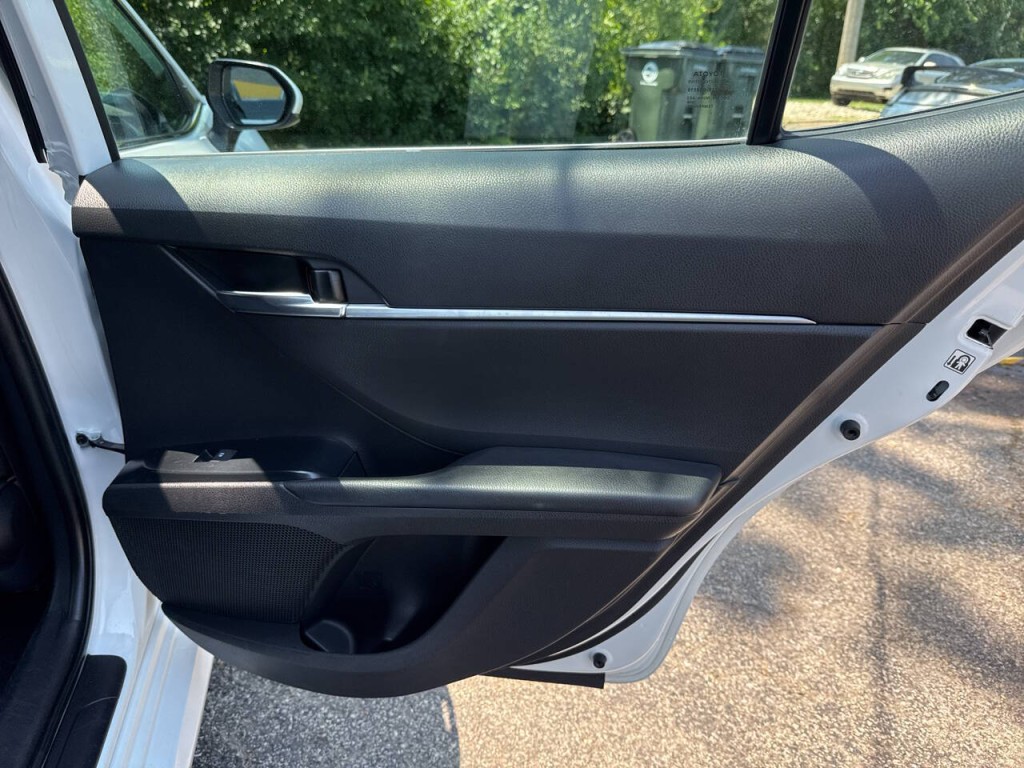 2019 Toyota Camry Image 13