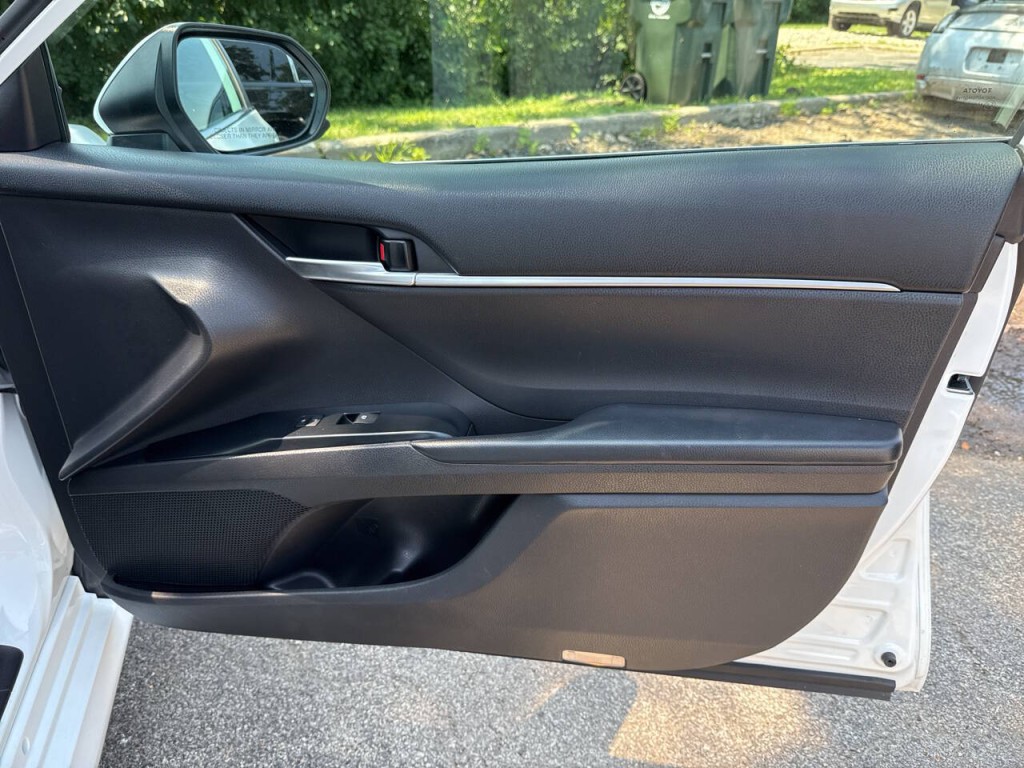 2019 Toyota Camry Image 14