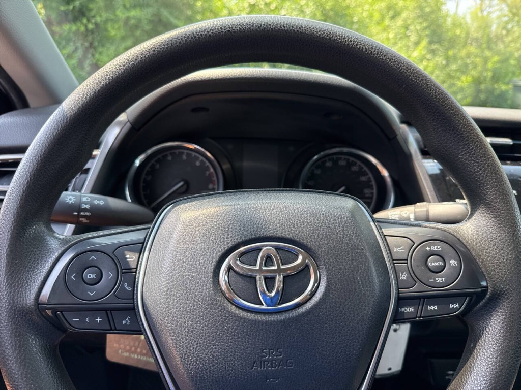 2019 Toyota Camry Image 19
