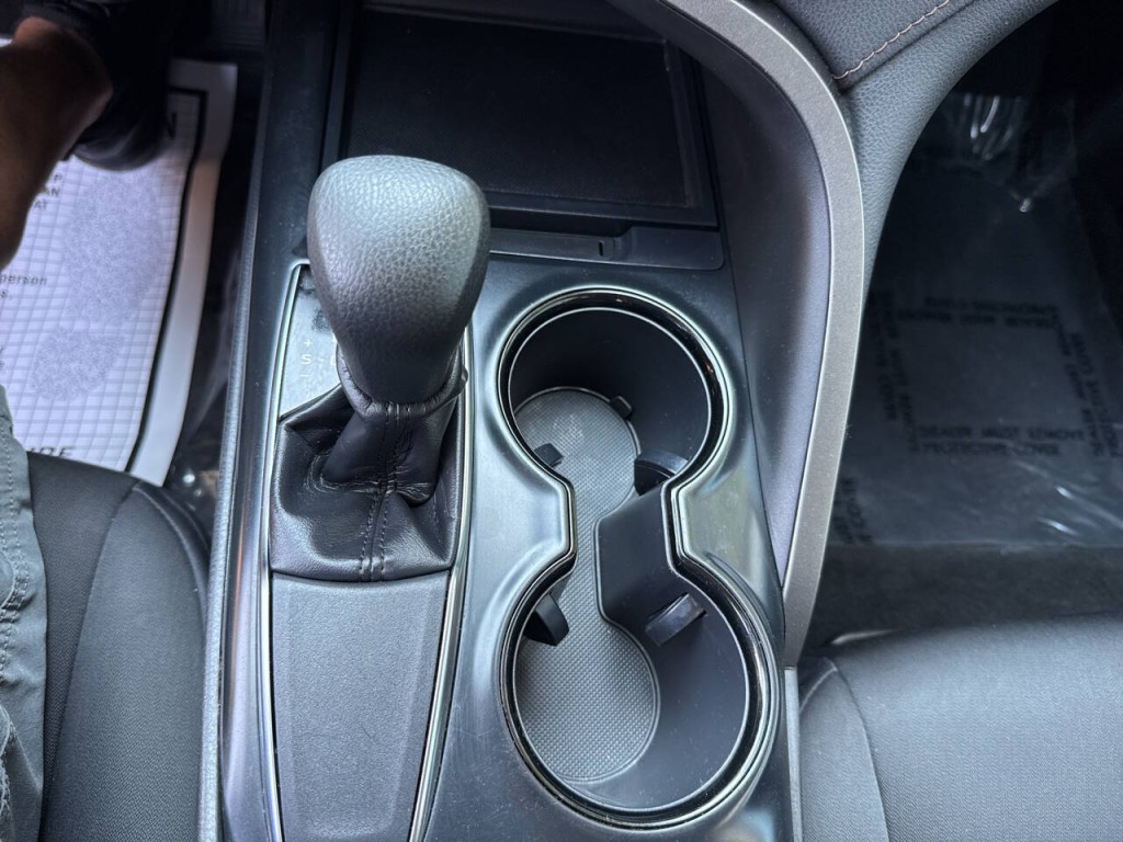 2019 Toyota Camry Image 24